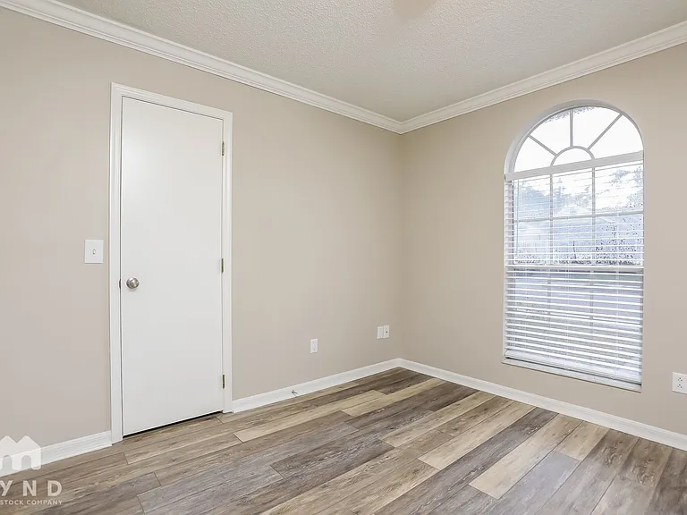 1729 Chatham Cir — Photo 10