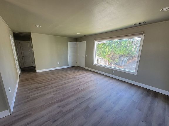 2nd image of 1408 Thayer Dr