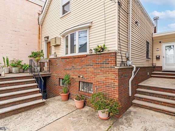 2nd image of 141 Walnut St