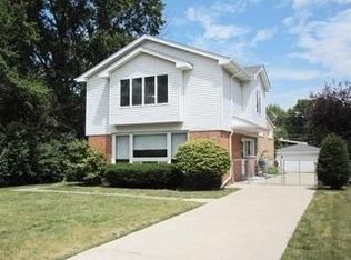 244 Hibbard Rd, Wilmette, IL 60091