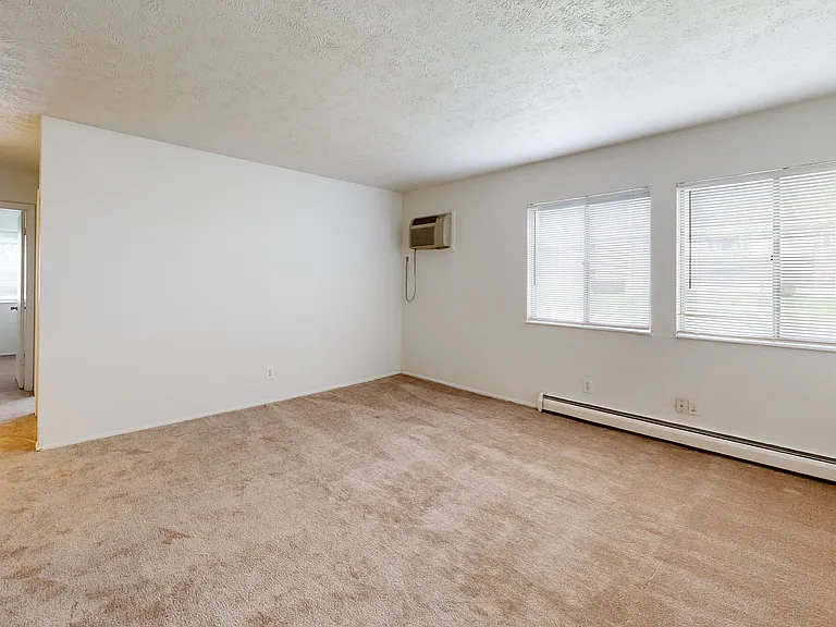 Kendall Manor Apartments — Photo 20