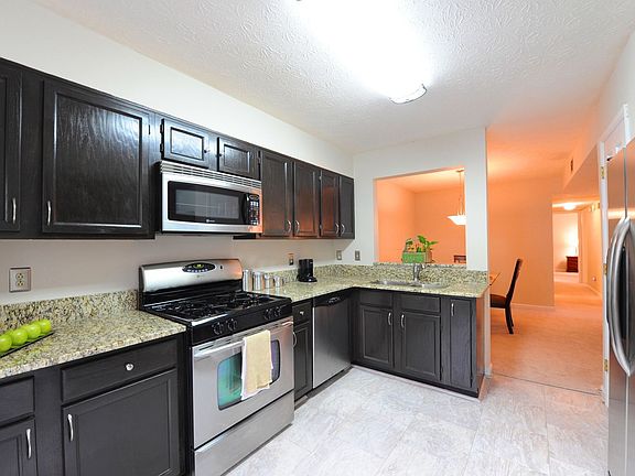 Reverse view of kitchen