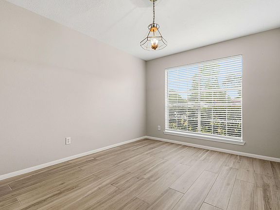 4th image of 28931 Sedgefield St