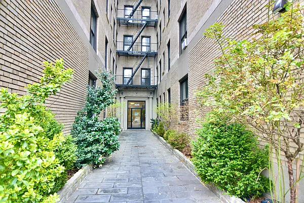 Rented by Bohemia Realty Group | media 7