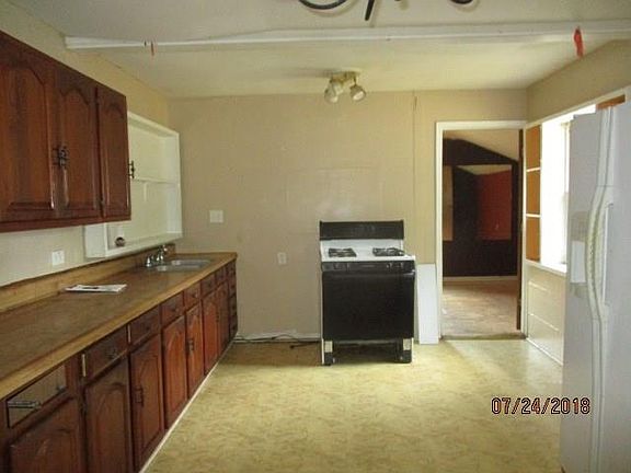 4th image of 2321 Pine Bluff St