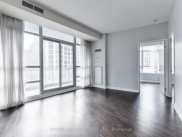 15 Bruyeres Mews #411 — Photo 4