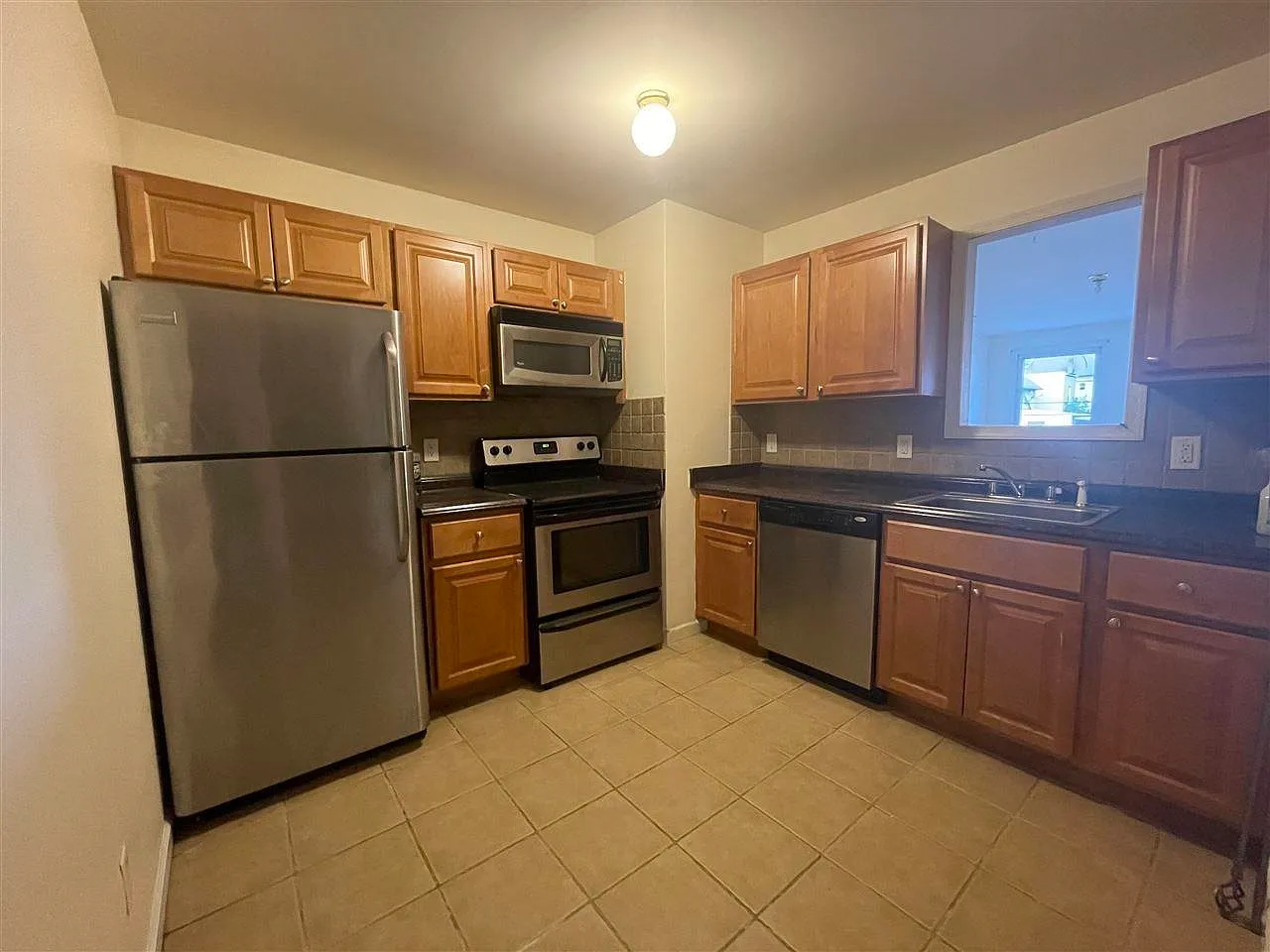 2 bed, 1.0 bath, $1,950 — Photo 2