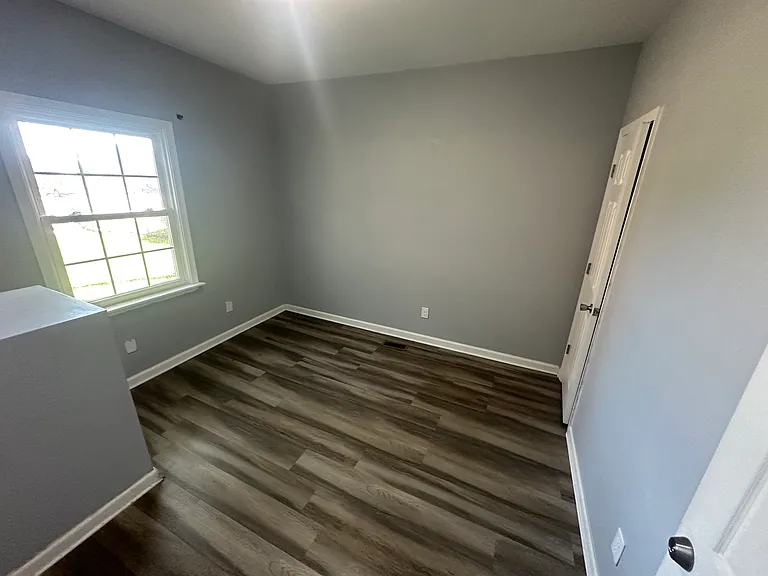 10238 Warwick Blvd — Photo 5