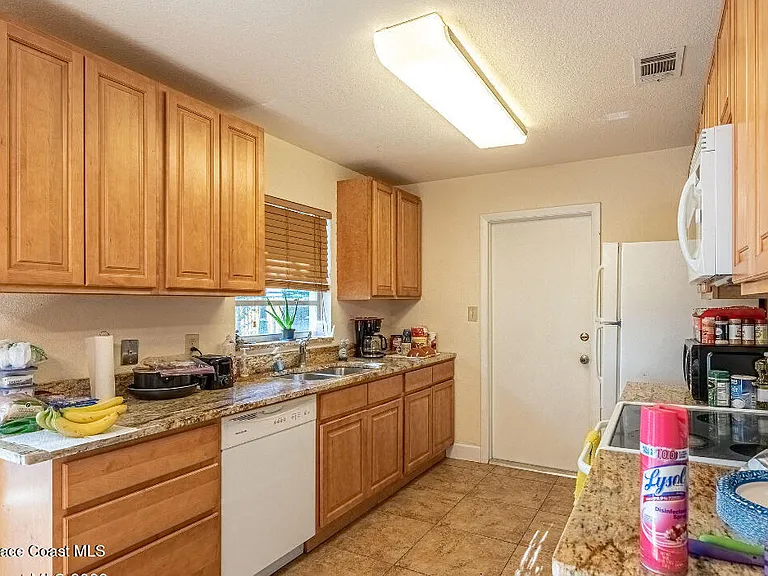 82 Haven Dr — Photo 12