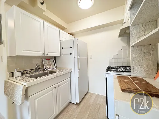 Rented by Realty 2000 Corp | media 12