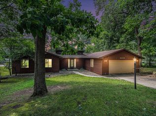 10370 Royal Oak Ct, Osceola, IN 46561