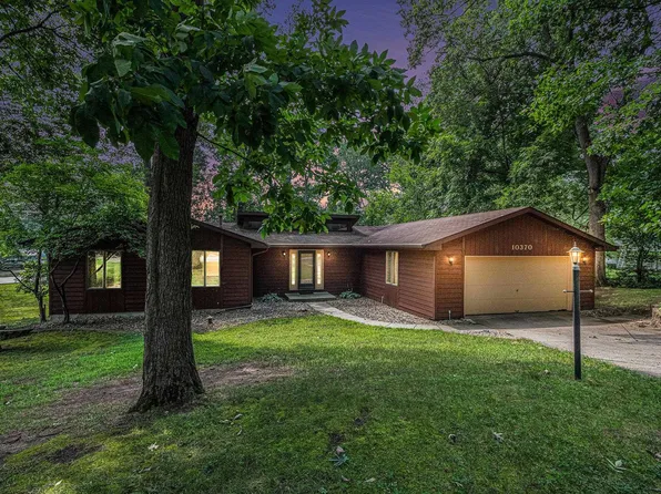 10370 Royal Oak Ct, Osceola, IN 46561