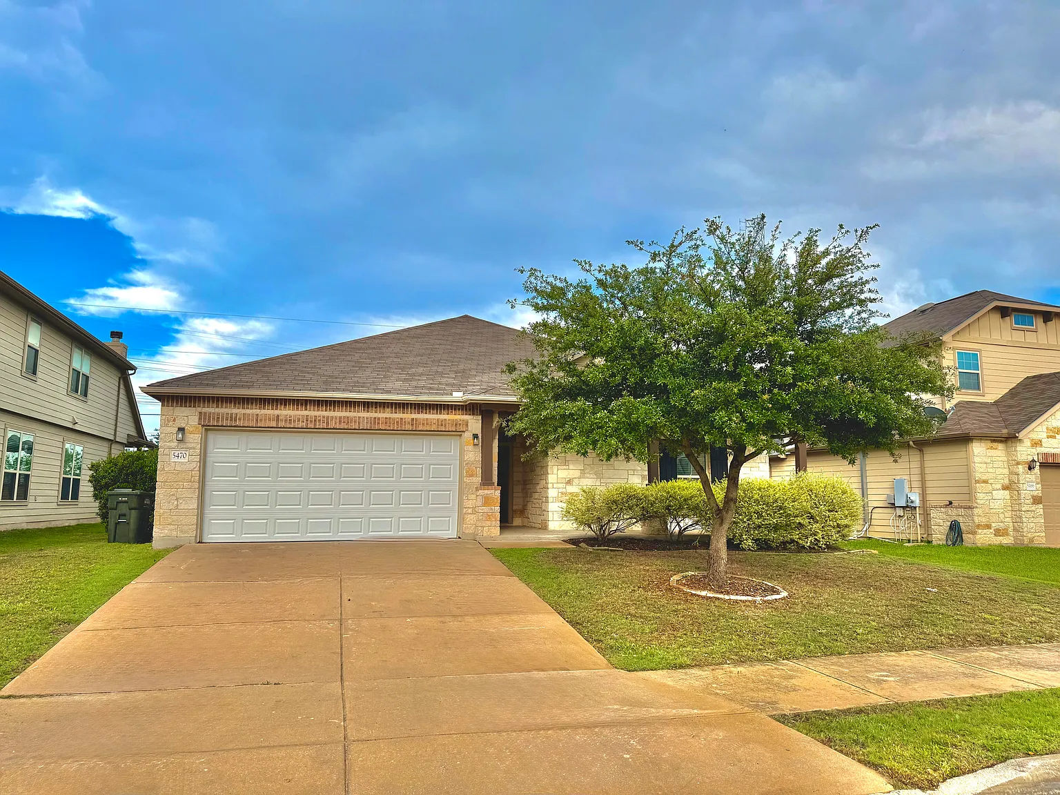 4 bed, 2285 sqft, $2,200 — Photo 2