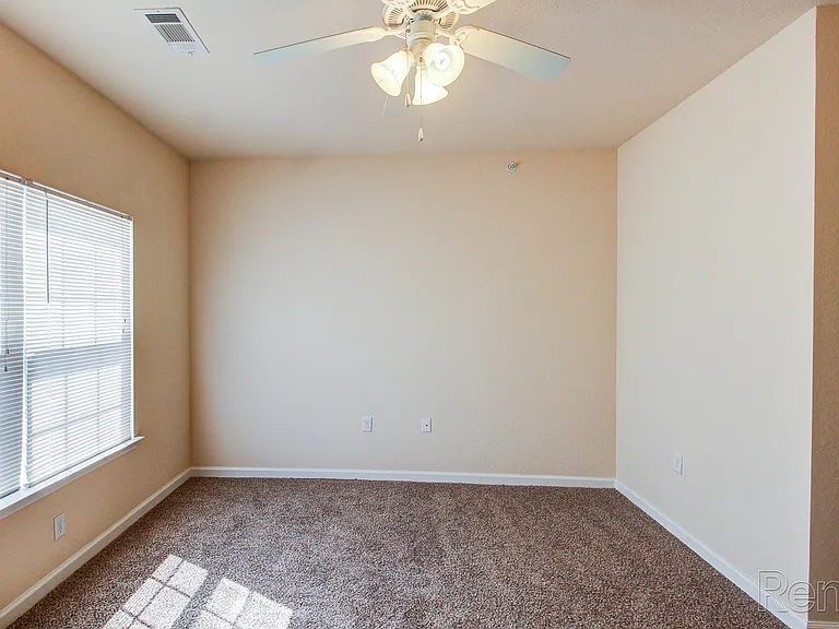 Highland Ridge Apartments — Photo 13