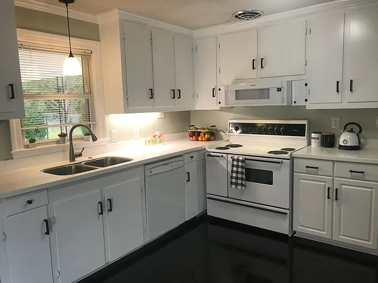 2702 Crockett Dr — Photo 10