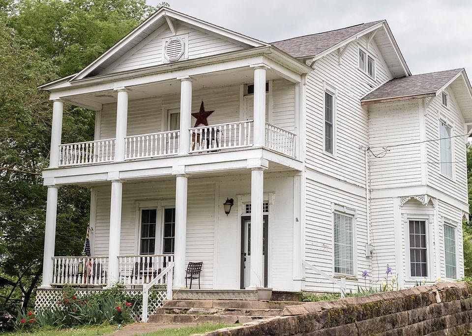 1st image of 100 Brooks St