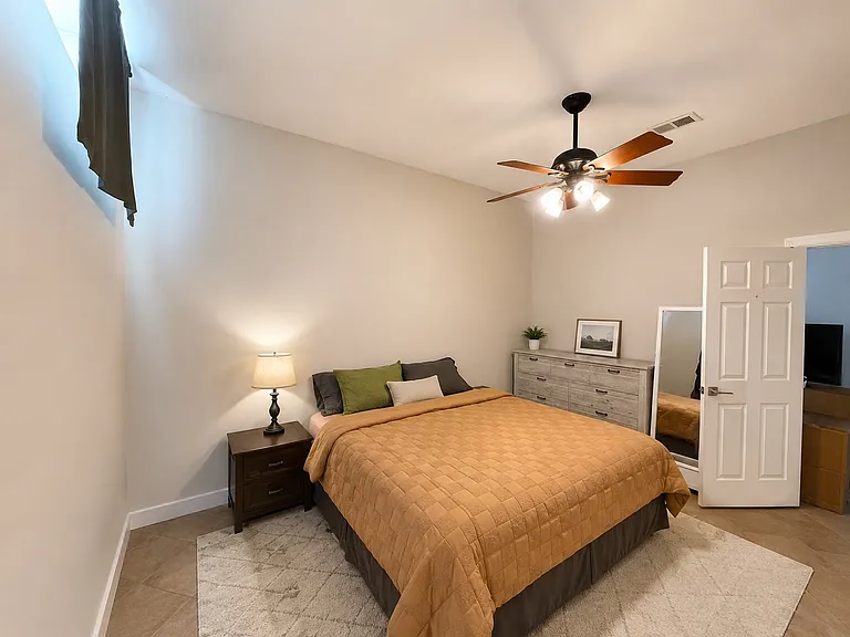 329 George St #BASEMENT — Photo 2