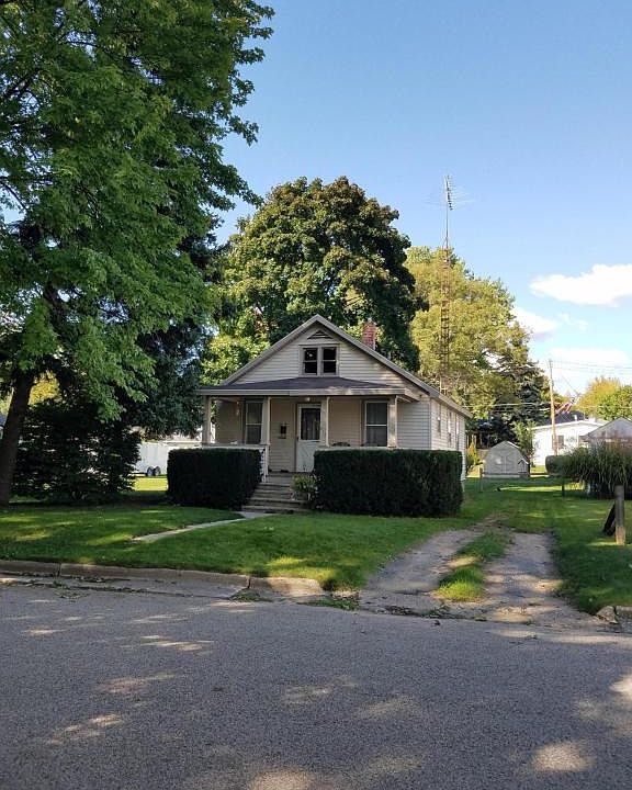 1st image of 817 Diana St