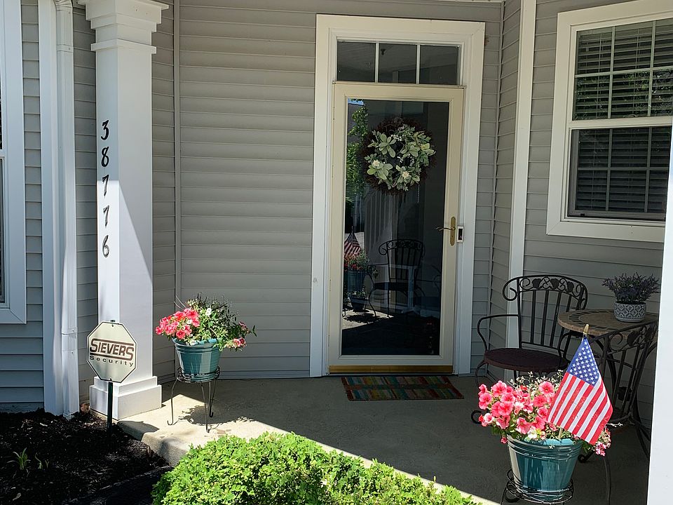 Inviting Entry/Porch
