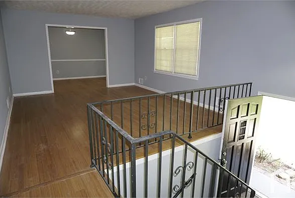 1303 Burbank Trl — Photo 9