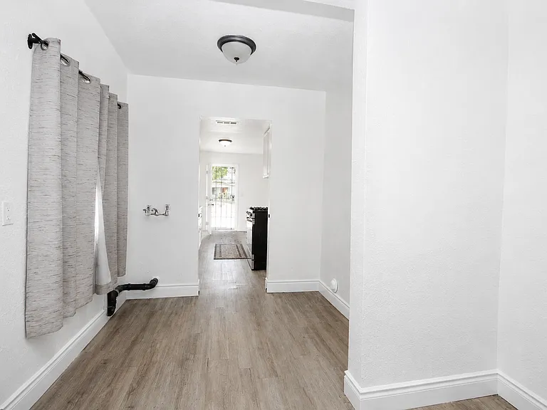 917 N H St — Photo 10