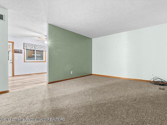 4th image of 7283 Peck Rd