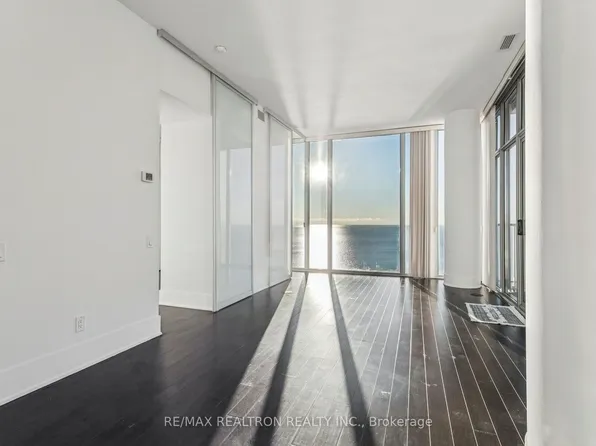 103 The Queensway #2805, Toronto, ON M6S 5B3