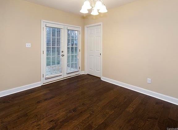 5th image of 905 Carolina Ave