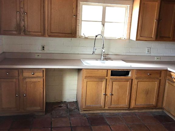 4th image of 2710 N Sparkman Blvd