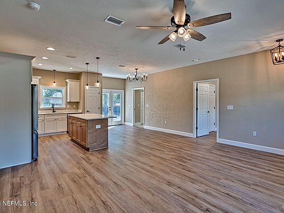 4th image of 484 SE 44TH Street