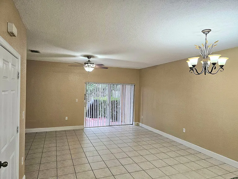 6606 Catalina Ln — Photo 3