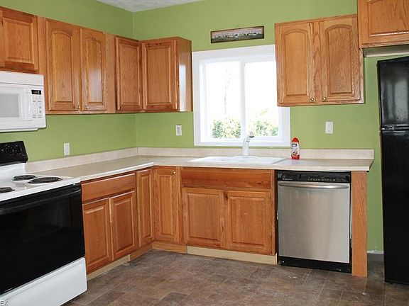 4th image of 8211 Maple Ave