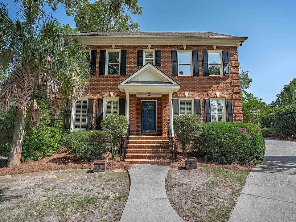 1st image of 17 Old Woodlands Ct