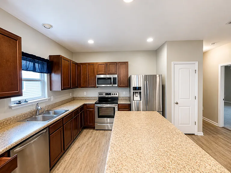 186 Cornelia St — Photo 8
