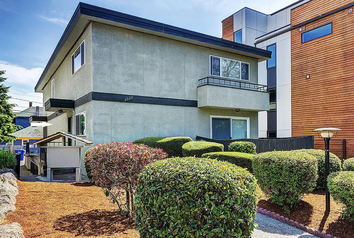 Warren Linden4-Plex — Photo 1