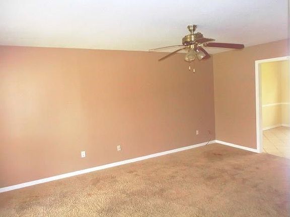 4th image of 332 Tamarack St