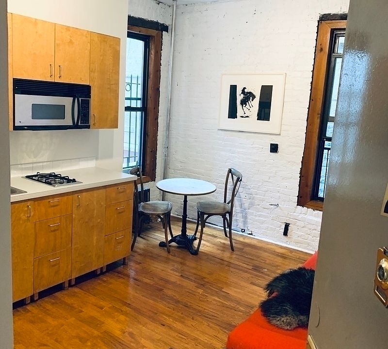 2nd image of 29 Clinton St