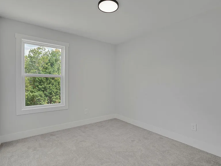 521 S Brady Ave — Photo 28