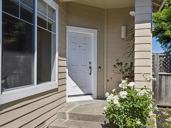 3rd image of 255 Baypoint Drive