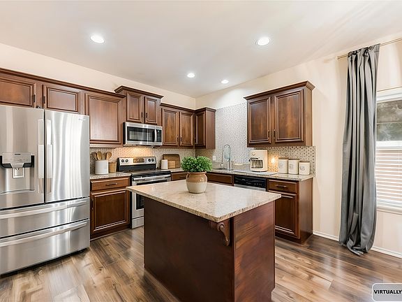 4th image of 4004 Red Rock Dr