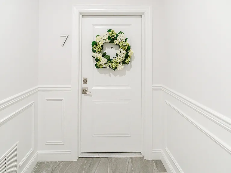 599 Franklin Ave #7 — Photo 4