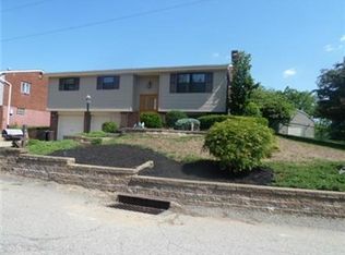 100 Friar Dr, Verona, PA