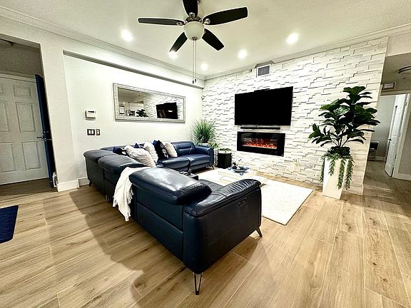 3rd image of 4720 Mimosa Pl Unit 905