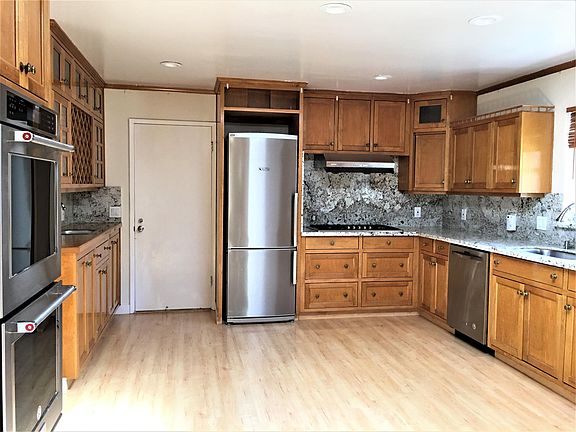 3rd image of 811 Seale Ave