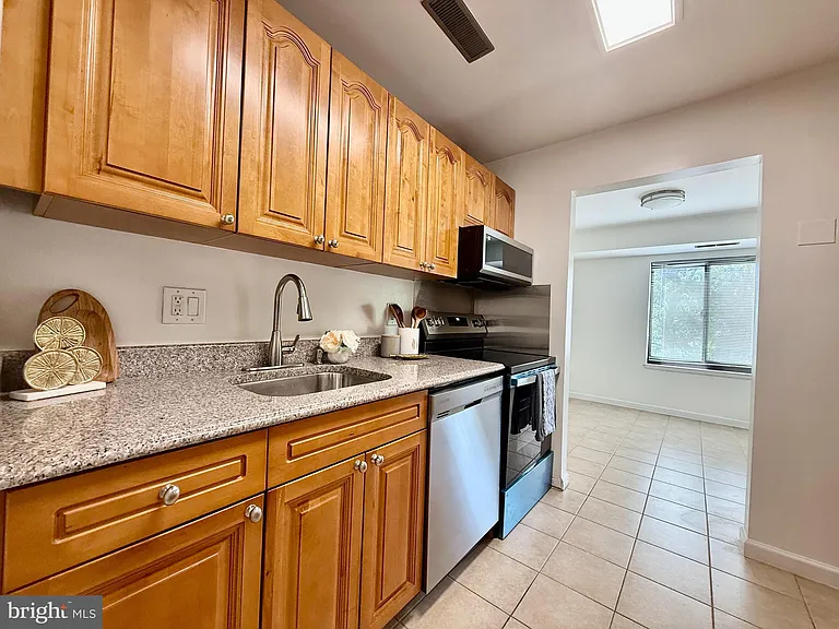 3101 S Manchester St #308 — Photo 2