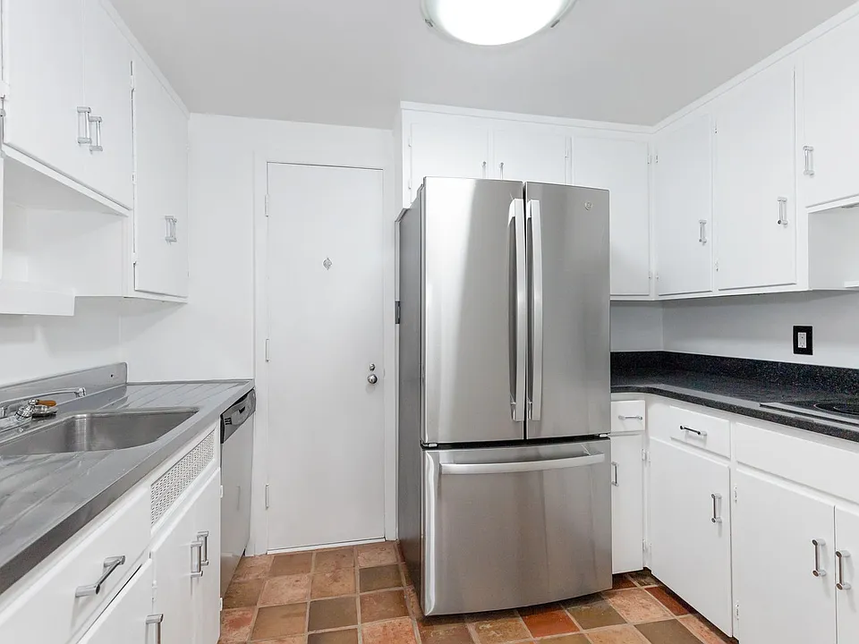 19901 Van Aken Blvd #7