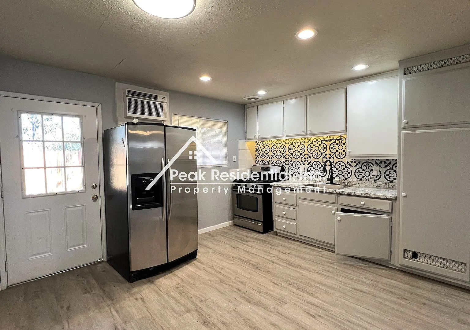 Carmichael 2bd/1ba Duplex near Manzanita & Auburn Blvd — Photo 4