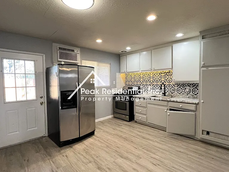 5912 Del Campo Ln — Photo 4
