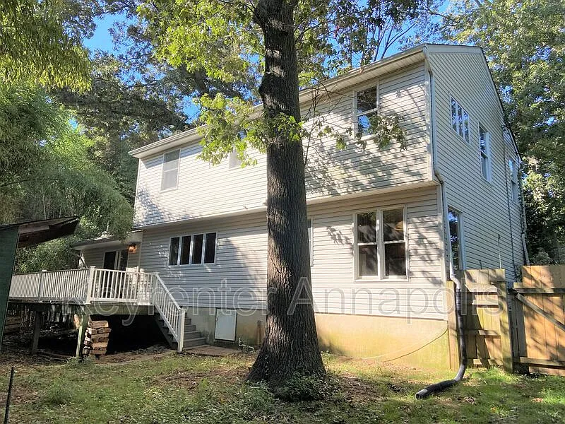 3 bed, 3.0 bath, 2100 sqft, $3,250 — Photo 2