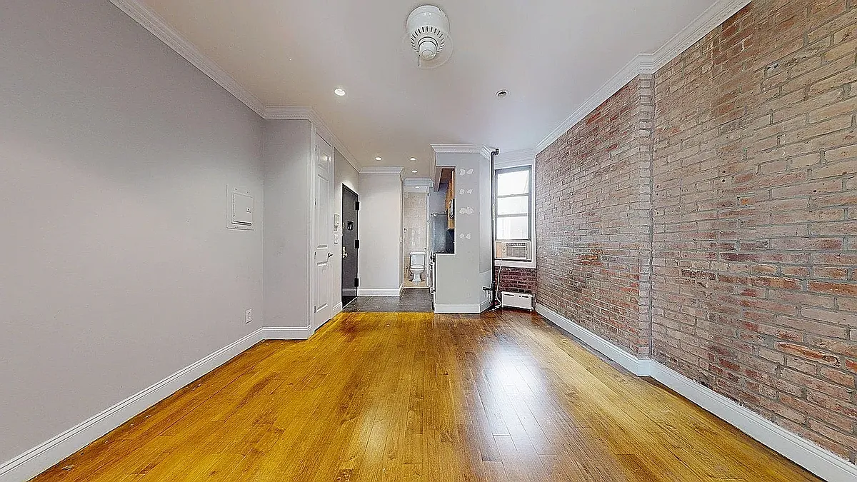 Building Photo - 212 E 25th St #1L5